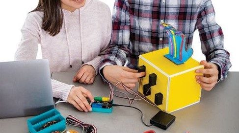 Students using hummingbird bit set